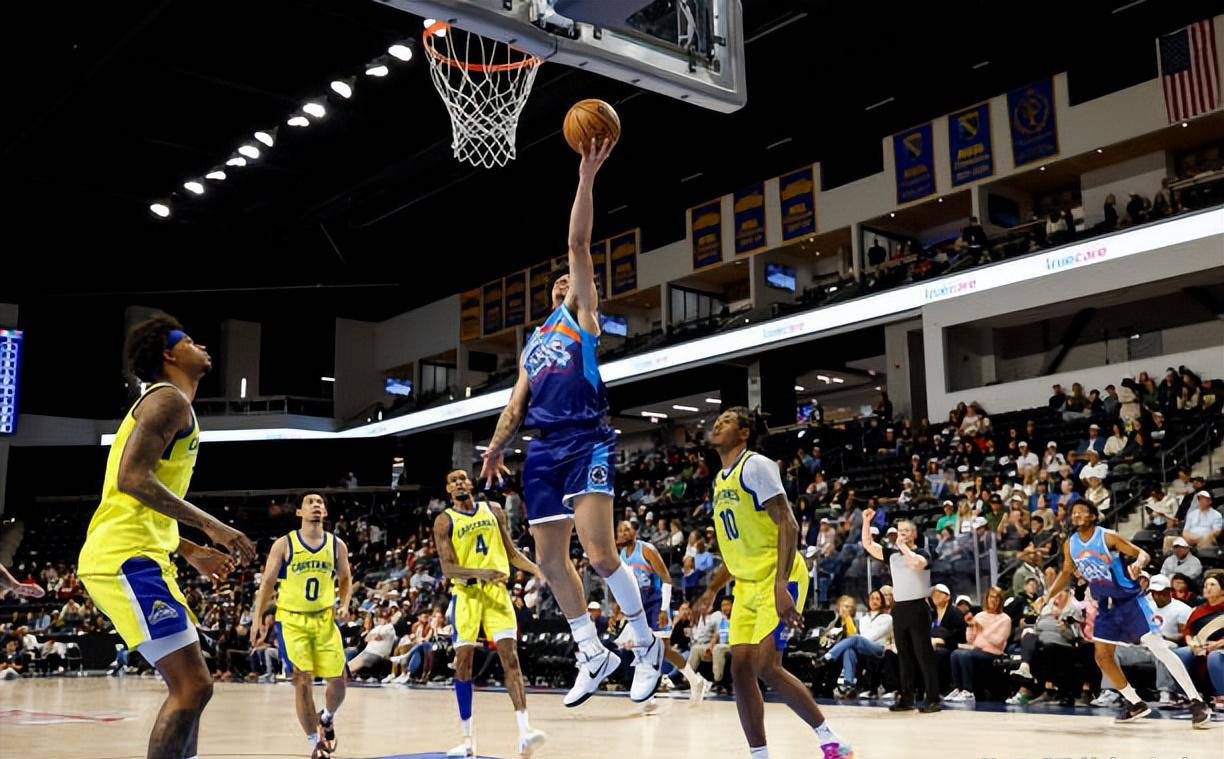 爱游戏APP-关于洛杉矶快船发布备战花絮；集结日豪取连胜；NBA常规赛任务艰巨；赛季目标并未改变的信息