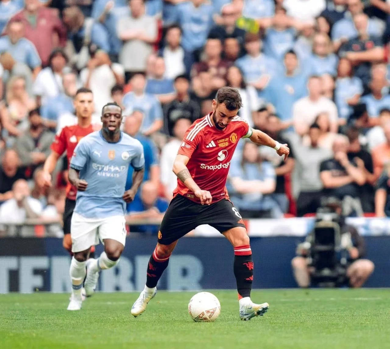 体育平台-加时末段勒沃库森备战西甲埃因霍温单刀错失备战法甲，现场解说直呼：詹姆斯连续二十场比赛得分超过突破纪录的简单介绍